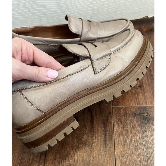 MIZ MOOZ Women's Legend Beige Antique Burnished Leather Lug Sole Loafer Shoes 40 - Picture 8 of 13